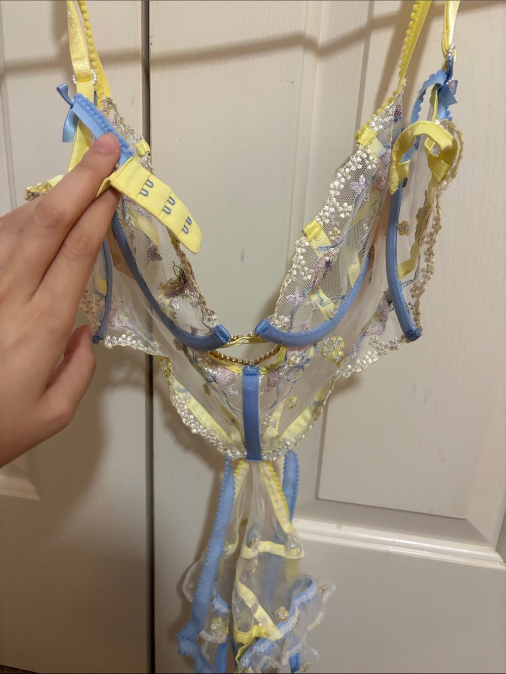 Victoria's Secret Sheer Floral Lace Teddy in Yellow & Pale Blue - Picture 4 of 4